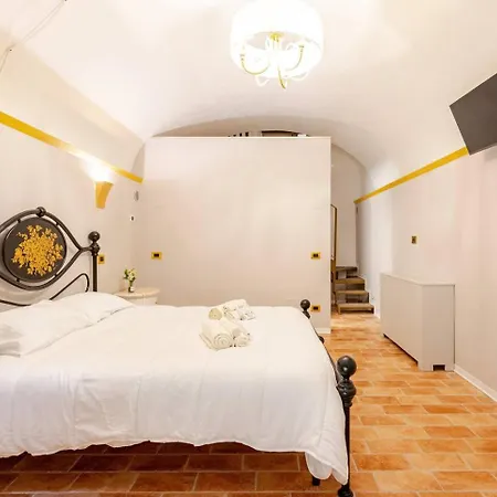 Art Of Living, Elegante Casa Nel Centro Storico Apartamento LʼAquila Exterior foto